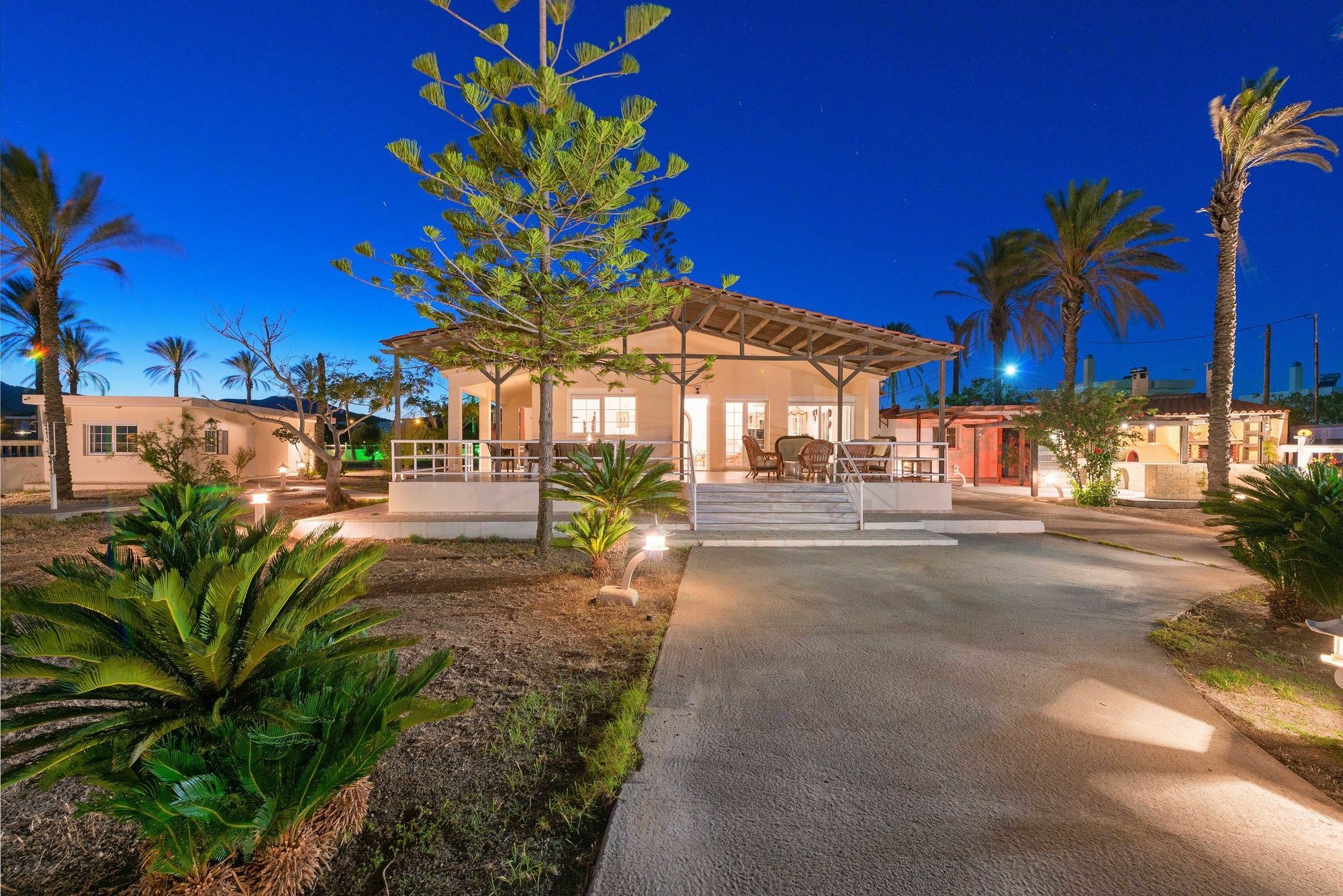 Villa Maria Beachfront Residence كوتاري المظهر الخارجي الصورة