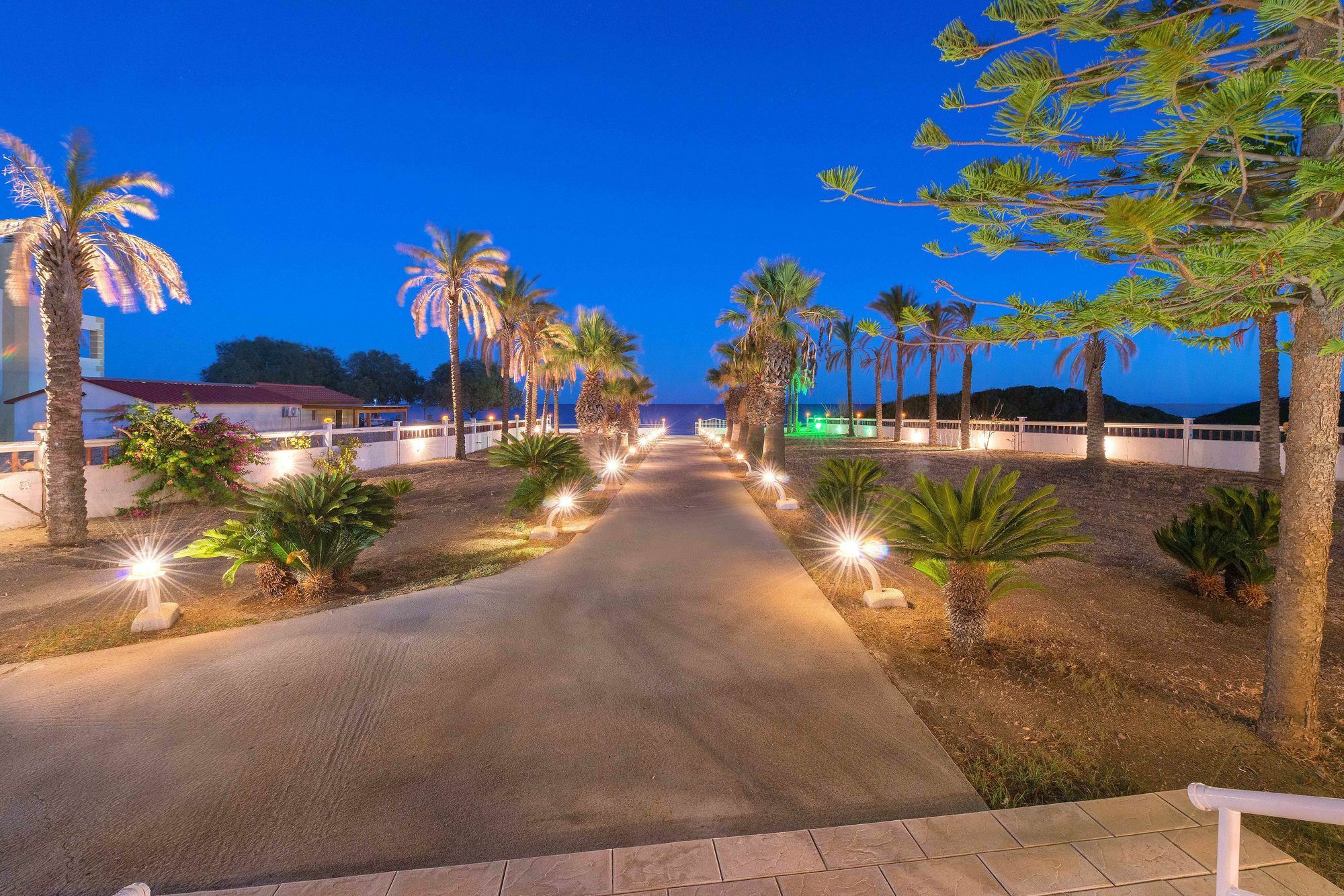 Villa Maria Beachfront Residence كوتاري المظهر الخارجي الصورة