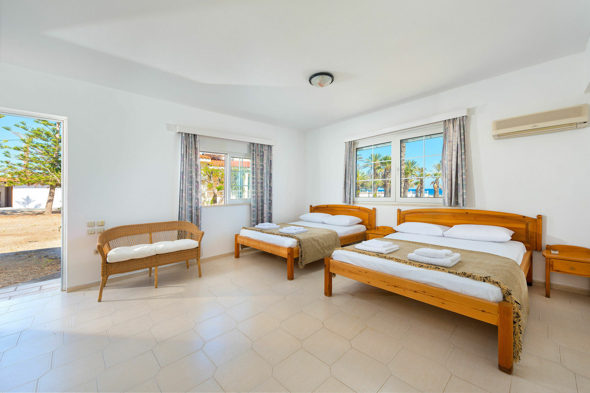Villa Maria Beachfront Residence كوتاري المظهر الخارجي الصورة